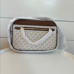 NWT Michael Kors Large Zip Chain Crossbody Bag in Vanilla